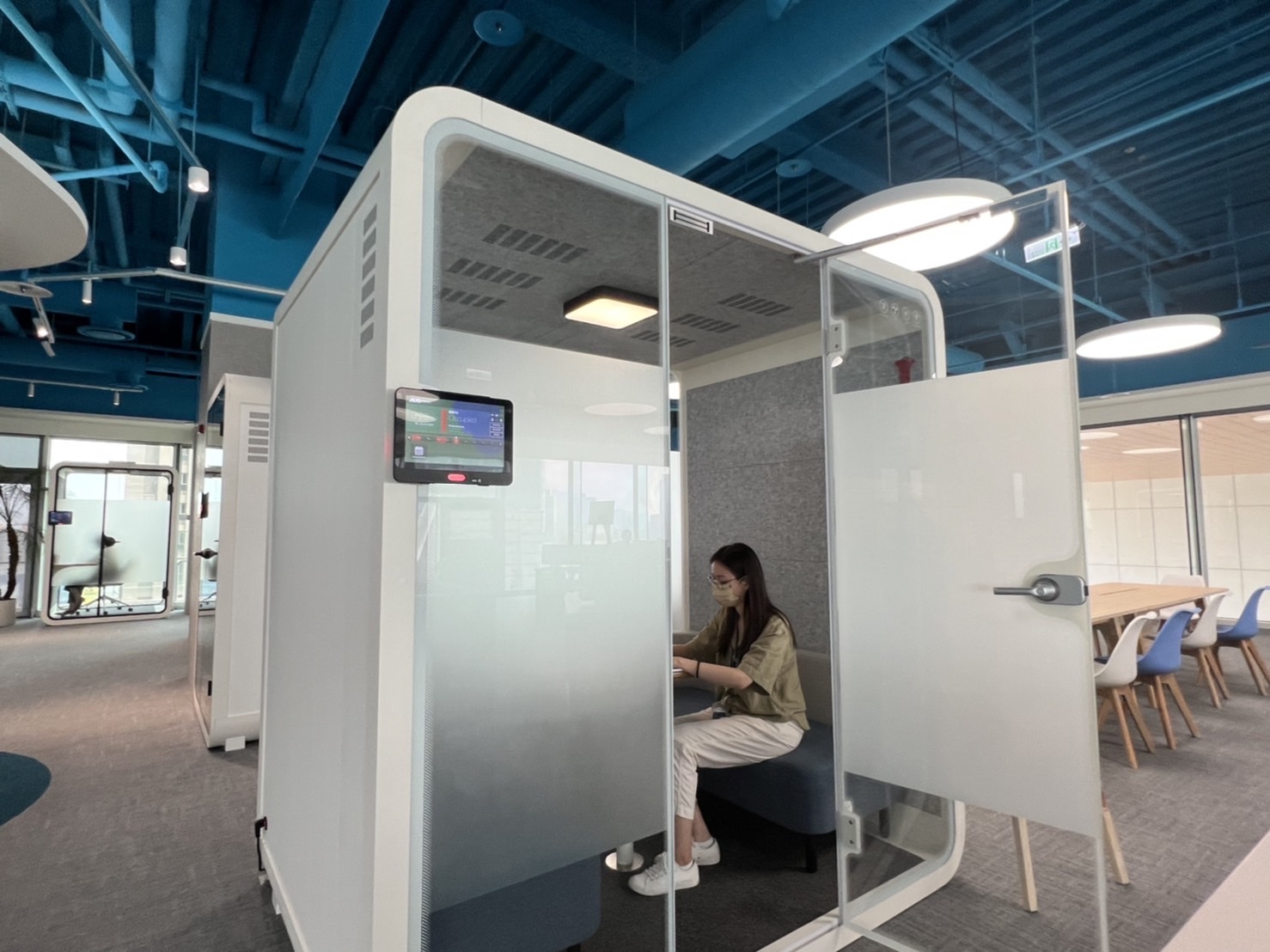 友達高雄據點的智慧行動辦公艙，展現友達在面板以外的研發應用軟實力